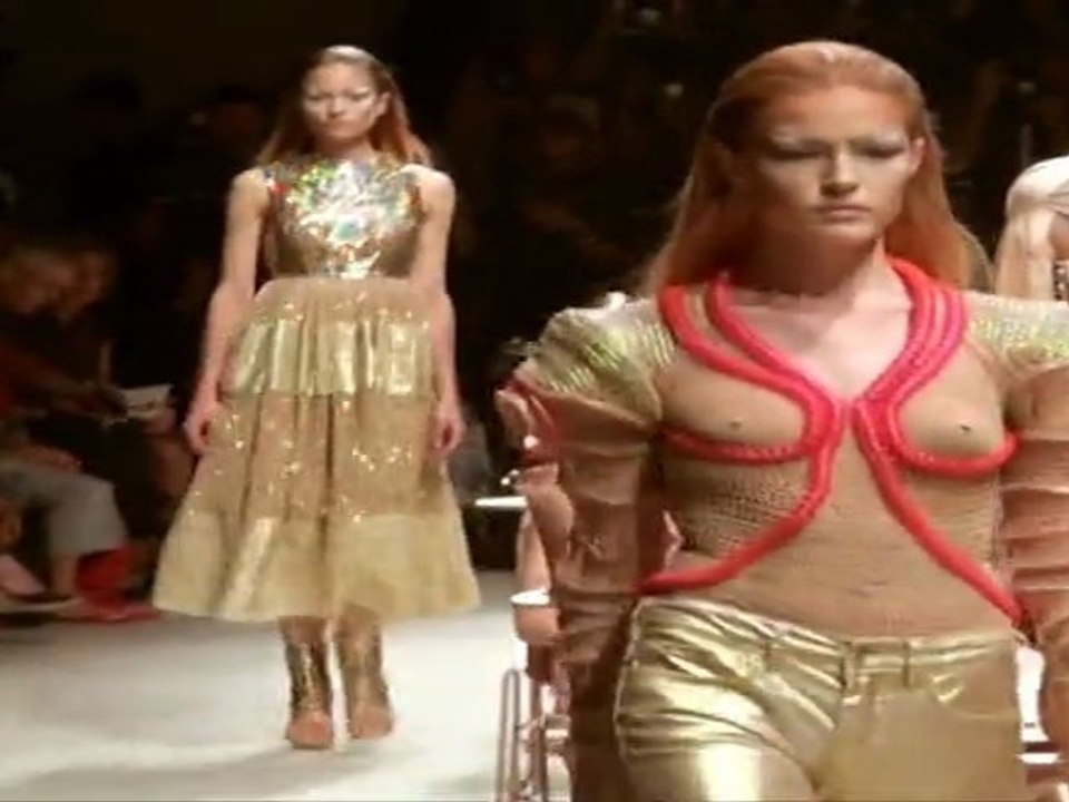 Fashion week Prêt-à-Porter été 2012: Manish Arora & Trash Couture avec Susan Tabak Paris
