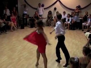 Démonstration d'une danse latine : le chachacha