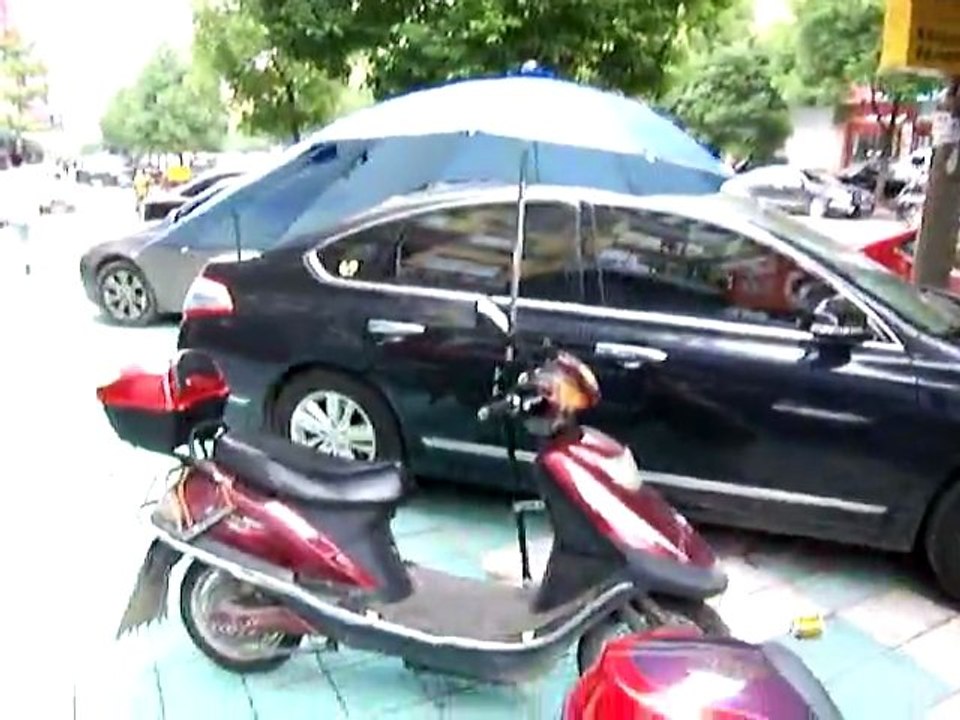 111004 Scooter Umbrella