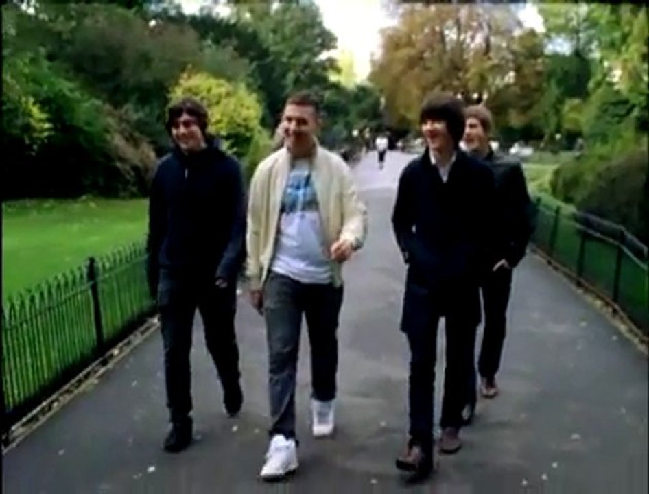 Arctic Monkeys - Teddy Picker (2007)