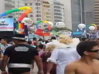 Copacabana se viste de blanco en protesta por los crímenes contra homosexuales