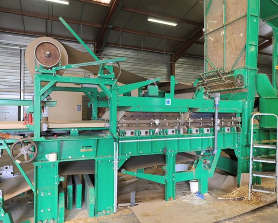 Le panneau de paille compressée matériau innovant un bon produit pour réaliser facilement des cloisons intérieures pour remplacer le placoplatre