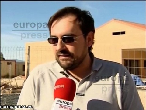 Padres protestan por retraso de obras en colegio