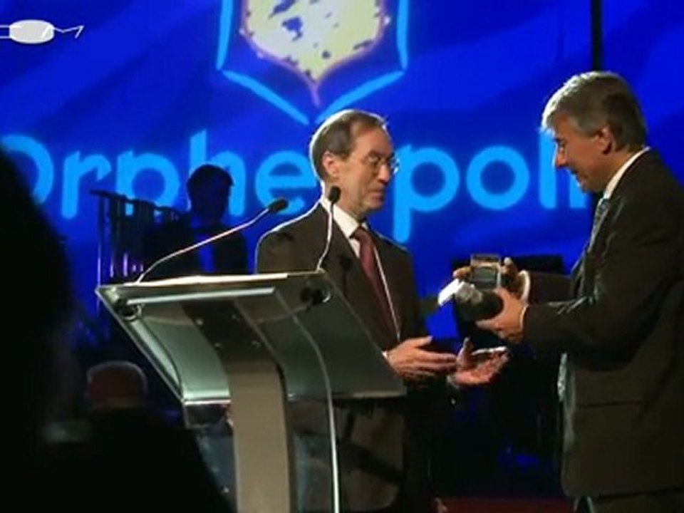 Claude Guéant aux côtés des orphelins de la police nationale