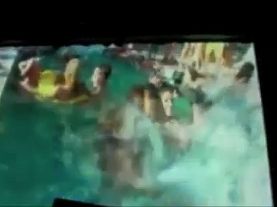 Hot Thai chicks dancing