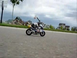 Moto 1/8 éme Kyosho moteur 300 7.2/8.4V