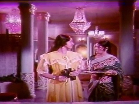 PAATAGAADAU - Sri Devi And Kamal Hassan Stare At Each Other