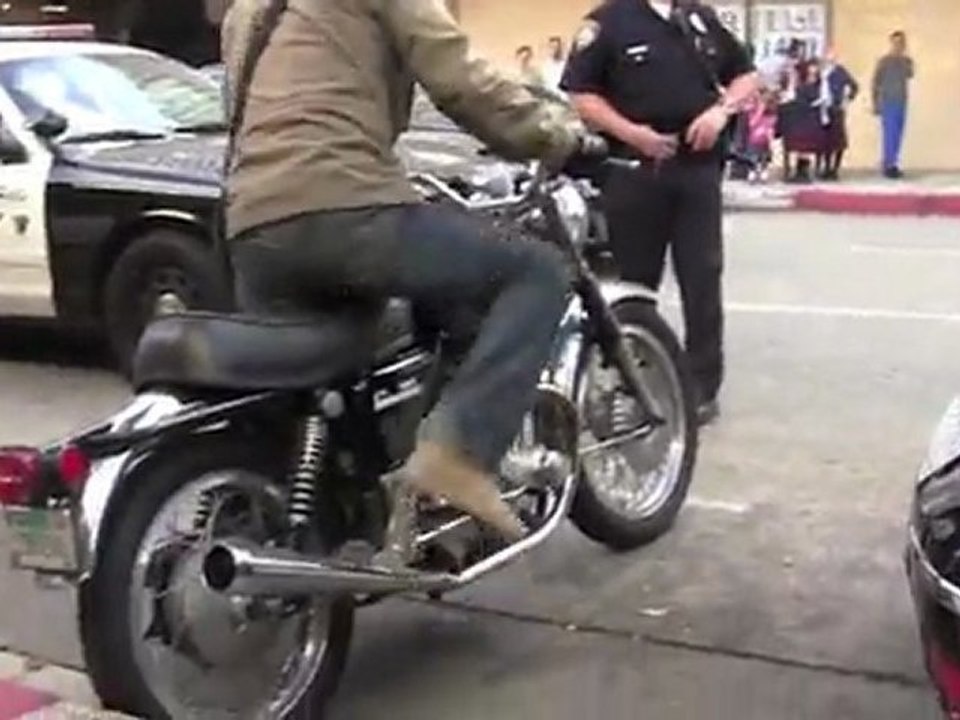 La moto de Keanu Reeves percutée