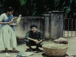 Paartha Gnyabagam Illayo - Anand Babu helps heroine