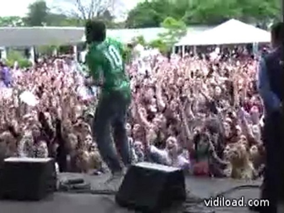 Stage Dive Turns Peinlich FAIL