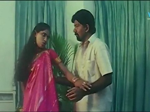 Ethu Konjam Puthusu- Hot chick under cool water