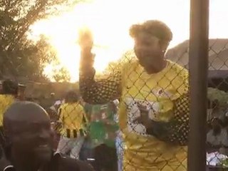 Les griottes du Mali et l ORTM au Football