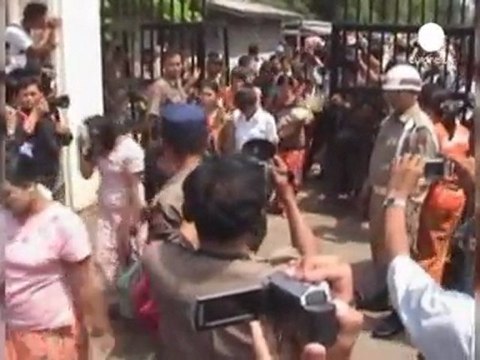 Myanmar libera migliaia di prigionieri