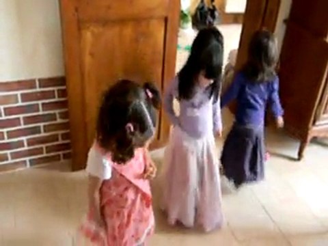 Les Cousines dansent