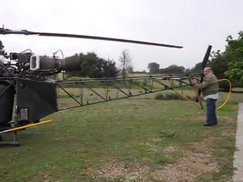 Préparation pour le départ au Meeting Aérien Legend'Air sur le terrain de Saint-Junien