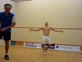 Une balle de squash dans le dos à 280 km/h