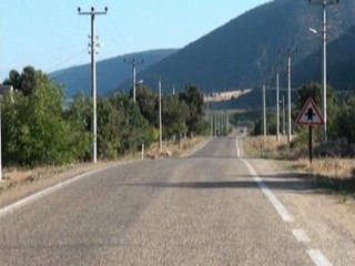 Ispartanın Şarkikaraağaç ilçesi ile Yenişarbademli ilçesininin yolu