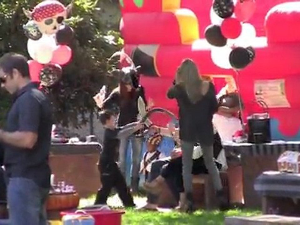 Sandra Bullock et Louis Bardo à une fête costumée