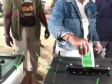 Sirleaf votes in Liberia presidential poll