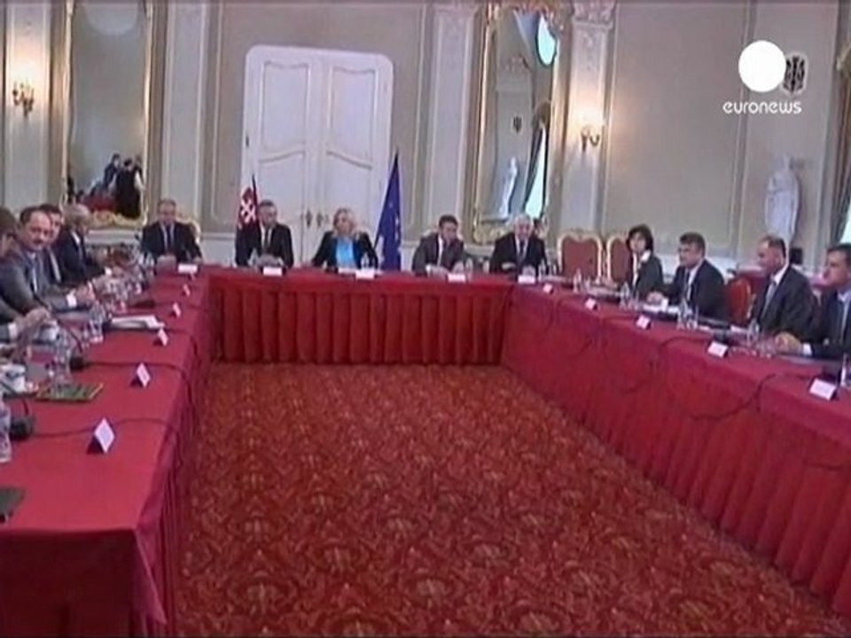 Slovacchia: si allunga il dibattito sul fondo "salva-Stati"