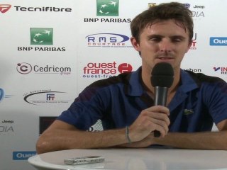 Edouard Roger Vasselin passe le premier tour avec la manière