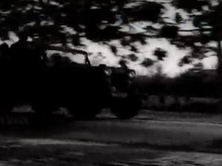 Deiva Thirumagan - Muthuraman fighting with Bully