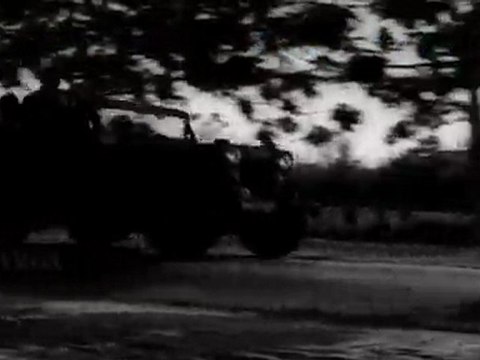 Deiva Thirumagan - Muthuraman fighting with Bully