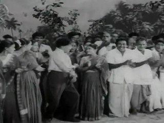 Kudumba Thalaivan - M.G.R. Playing Kabadi with Wrestlers