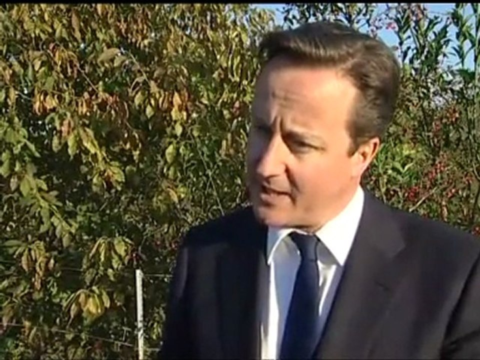 David Cameron 'sorry to see Liam Fox resign'