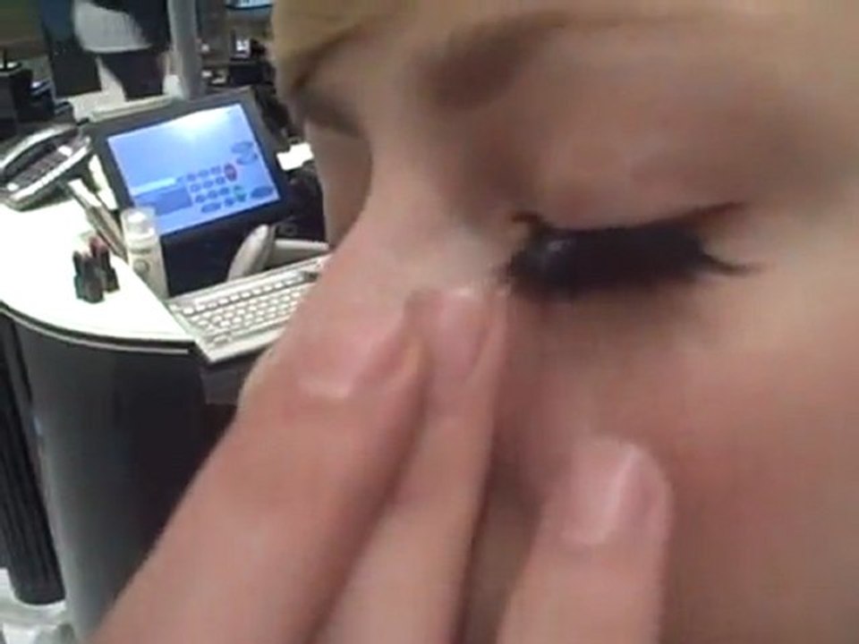 HOW TO apply your false lashes