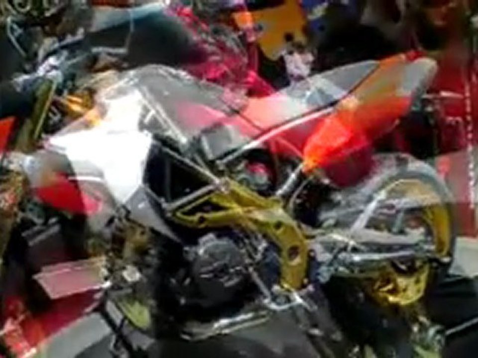 Aprilia's new 750 supermoto Dorsoduro