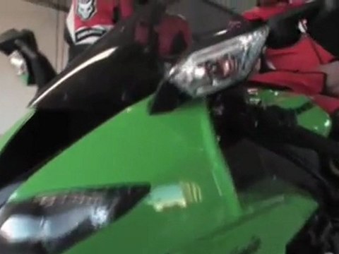2008 Kawasaki ZX-10R v Yamaha R1