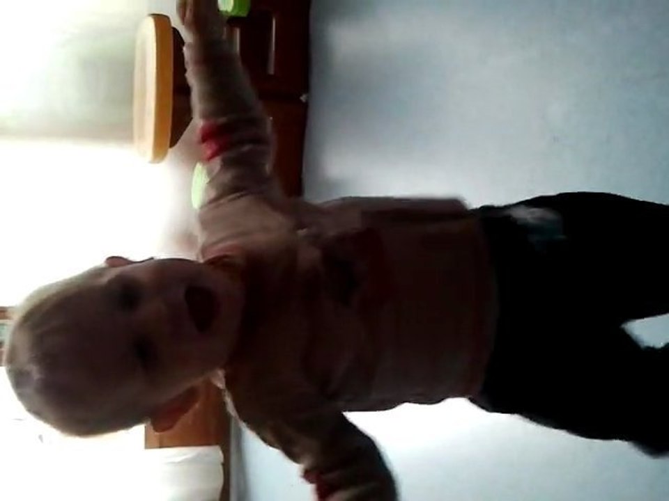 Kénoa marche 1er pas