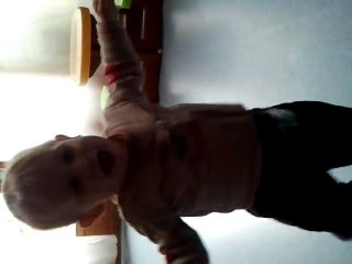 Kénoa marche 1er pas