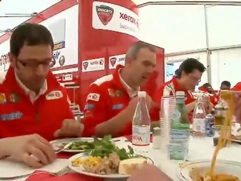 Troy Bayliss shows how important his Ducati Xerox team are
