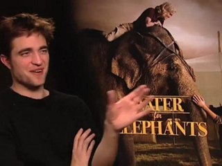 Скачать видео: Robert Pattinson And Reese Witherspoon On Water For Elephants