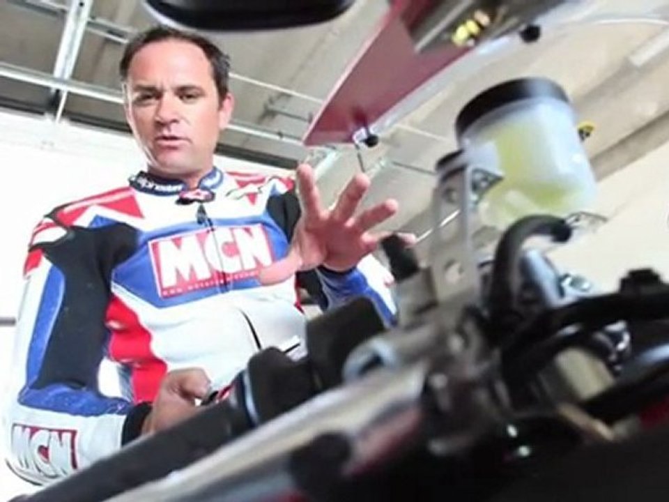 Ducati 848 Evo v Yamaha R6 v Daytona 675