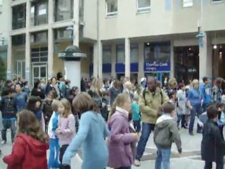 Flash Mob Oyonnax  Mercredi 12 Octobre 2011 " Grenette " Madison Semaine Bleue