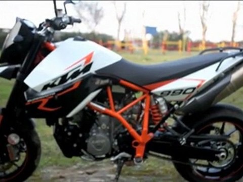 Aprilia Dorsoduro 1200 vs Ducati Hypermotard 1100 Evo vs KTM 990 SMR