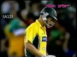 Shahid Afridi 3-28 vs Aus (2nd ODI) at Melbourne 2002