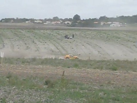 Rallye Dunes et Marais 09/10/2011 : ES 08 Delphine HERBERT / Cathy GENDRE sur buggy Rivet 2 litres 4 roues motrices - lieu dit maison neuve Semussac