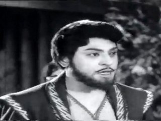 Mani Makutam - Decides to fight with king