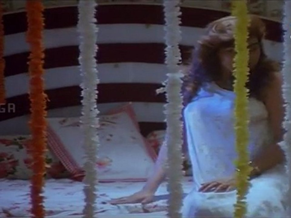 Play Girls - Hero seduces Silk Smitha