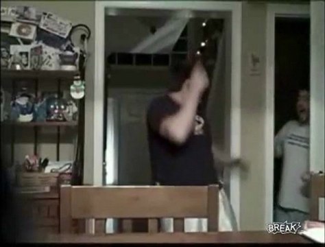 Imagine un jour tu rentres chez toi et tu trouves ton père e