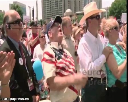 Romney y Cain encabezan la carrera republicana