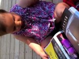 Bébé et le magazine iPad qui ne marche pas