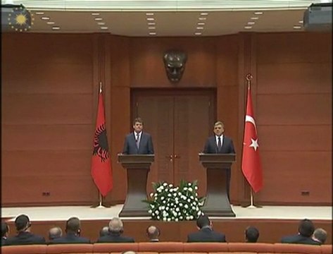 Gül, Arnavutluk Cumhurbaşkanı Bamir Topi ile ortak basın toplantısı düzenledi