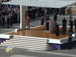 Papa: „Şi în întuneric ne amintim de darurile lui Dumnezeu pentru noi”