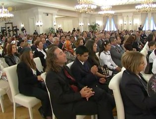 "Emekliyiz Gönüllüyüz" Projesi: Arzum Onan ve Mehmet Aslantuğ