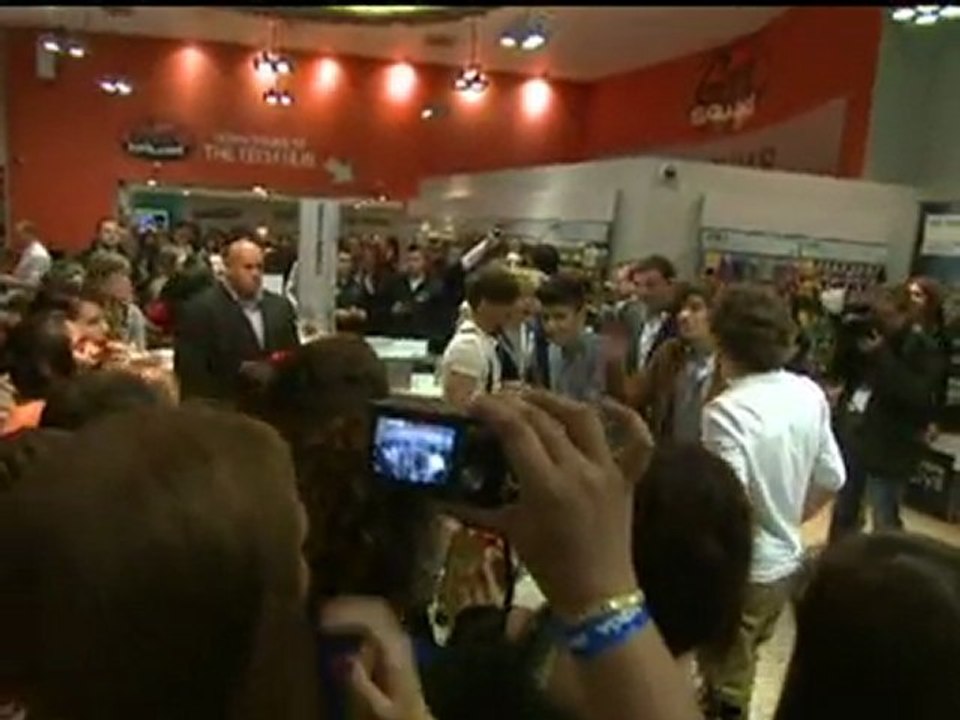 One Direction launch fan phone